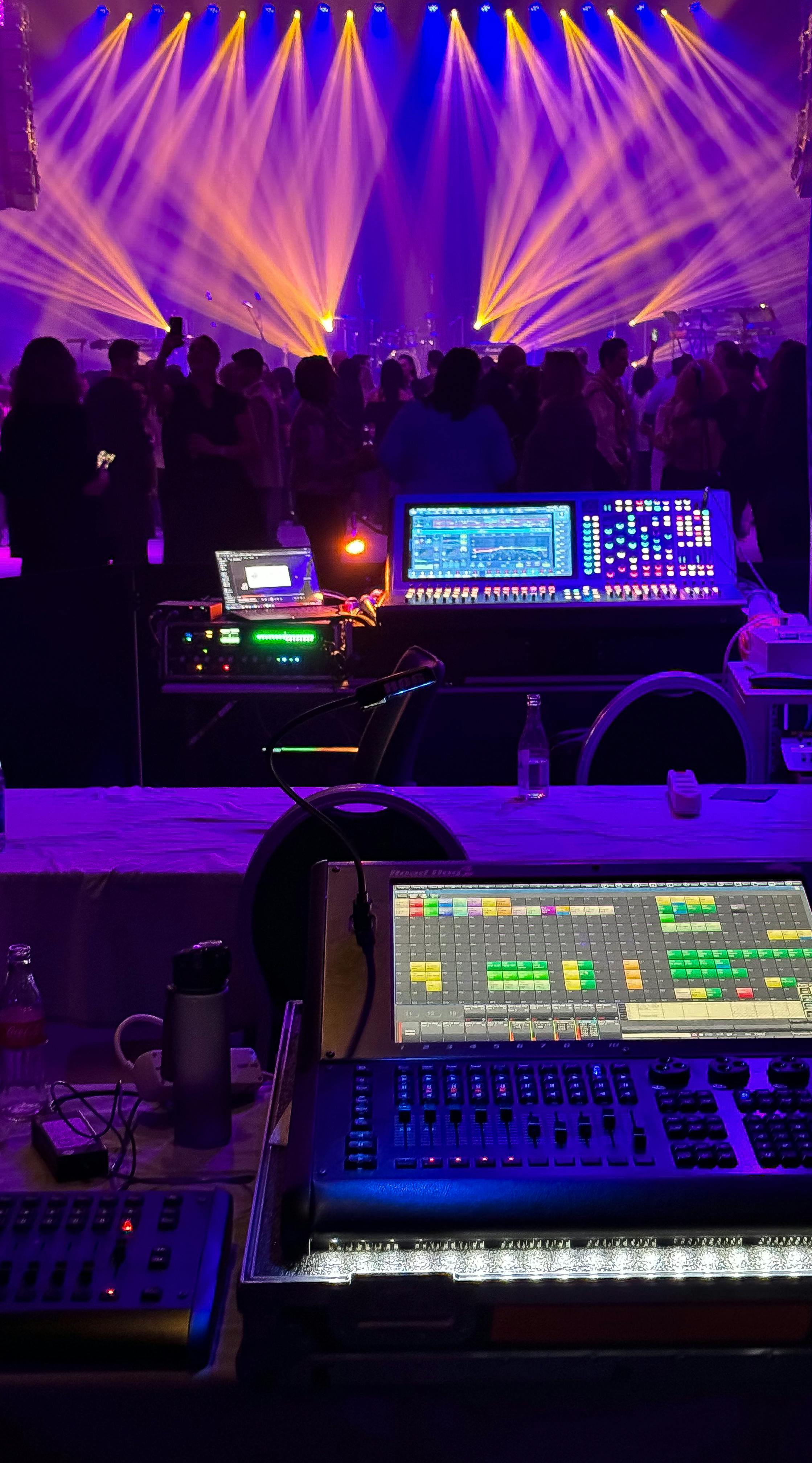 Réalisation — régie technique, éclairage scénique et événement live